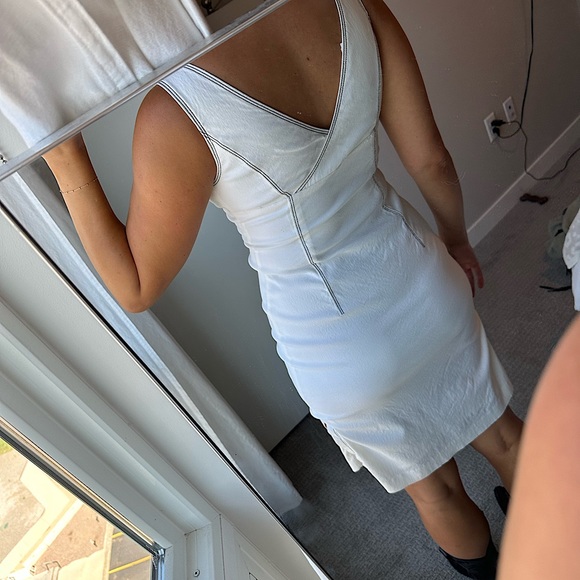 Vintage Express Dress - White with Black Stitching 🖤🤍 - Picture 2 of 5